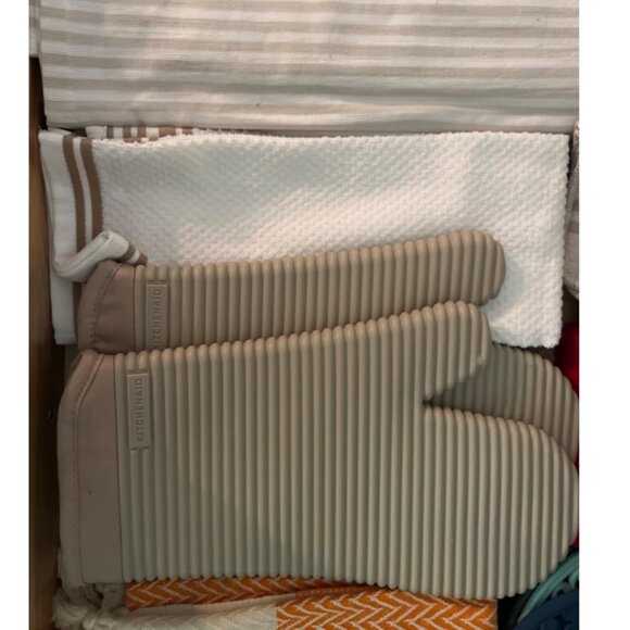 KitchenAid Ribbed Soft Silicone Oven Mitt Set, 7"x13", Milkshake 2 Count - Picture 1 of 11